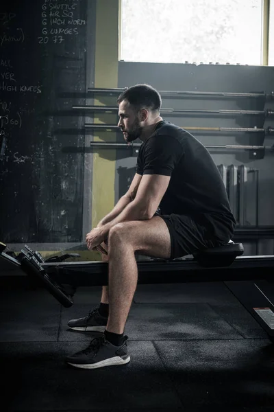 Homem faz uma pausa depois de Crossfit . — Fotografia de Stock