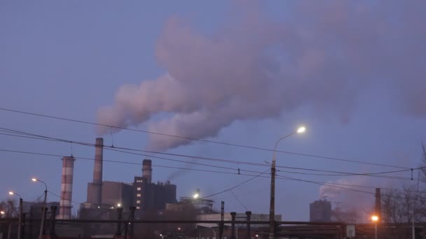 Fuma Planta Producción Contaminante Gran Escala Industria Metalúrgica Producción Residuos — Vídeos de Stock