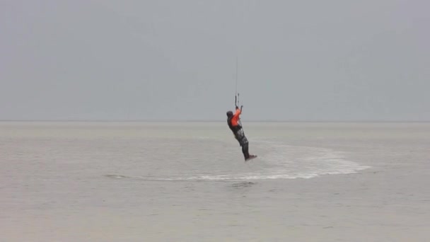 Parasailing Auf Dem Meer Kitesurfen Aus Der Höhe Wunderschöne Meereslandschaft — Stockvideo