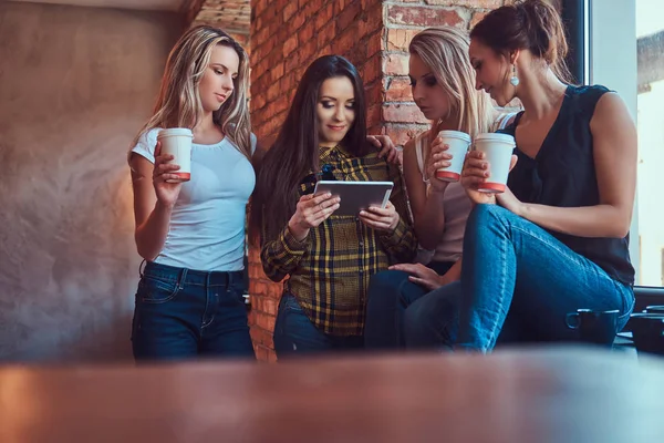 Group Female Friends Casual Clothes Discussing While Looking Something Digital — Stock Photo, Image