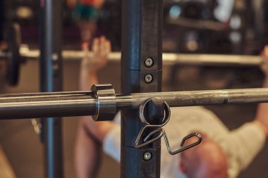 Spor salonunda bir egzersiz ekipman halter ağırlık görüntü.