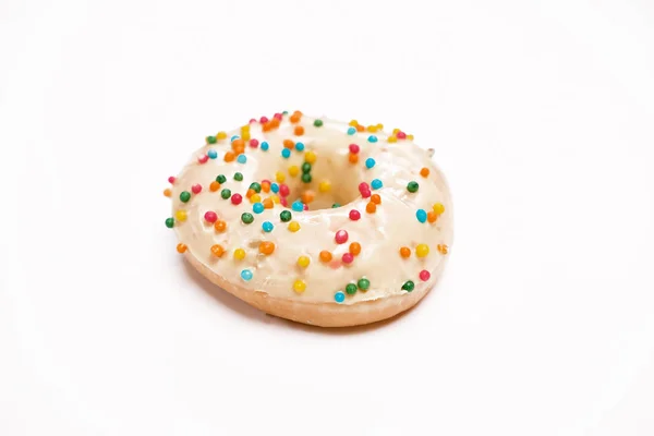 Smakelijke donut met hagelslag geïsoleerd op witte achtergrond. — Stockfoto