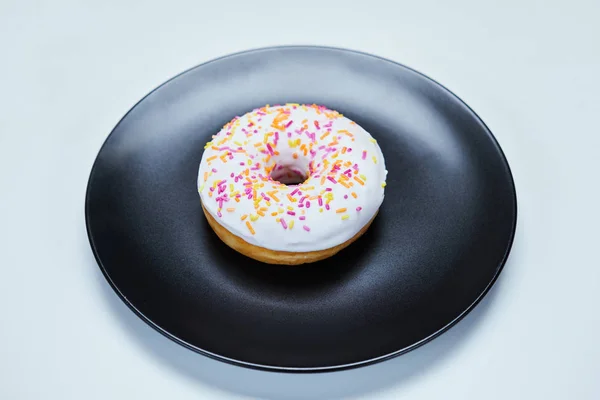 Appetizing Donut Sprinkles Lie Black Ceramic Plate Isolated White Background — Stock Photo, Image