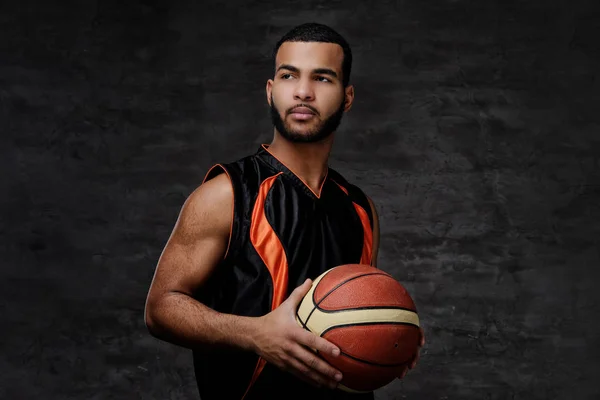 Retrato Jovem Jogador Basquete Afro Americano Sportswear Isolado Sobre Fundo — Fotografia de Stock