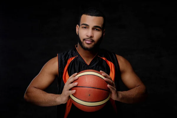 Retrato Jovem Jogador Basquete Afro Americano Sportswear Isolado Sobre Fundo — Fotografia de Stock