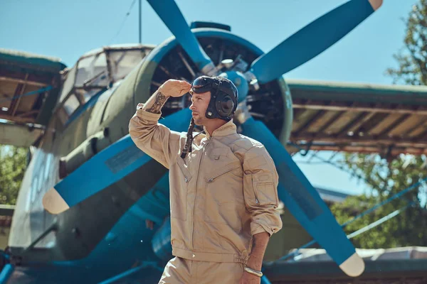 Valiant Handsome Pilot Full Flight Gear Standing Retro Military Airplane — Stock Photo, Image