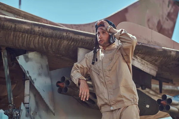 Mechanic Uniform Flying Helmet Standing Old War Fighter Interceptor Open — Stock Photo, Image