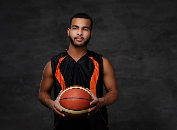 Retrato Jovem Jogador Basquete Afro Americano Sportswear Isolado Sobre Fundo — Fotografia de Stock