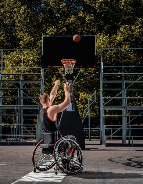 Portréja Egy Fogyatékkal Élő Kosárlabda Játékos Egy Tolószék Nyitott Játék — Stock Fotó