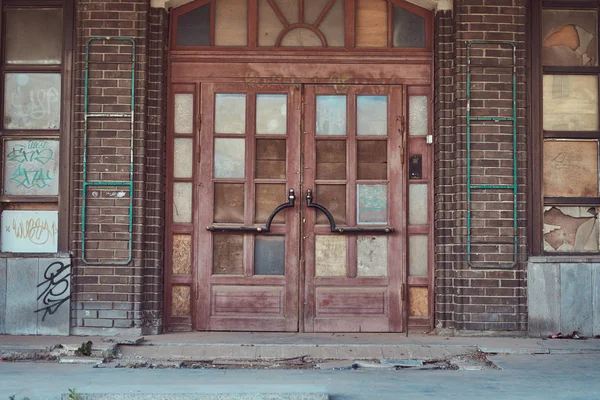 Endüstriyel arka plan, ambar tuğla duvar ile Avrupa grunge kentsel sokak.