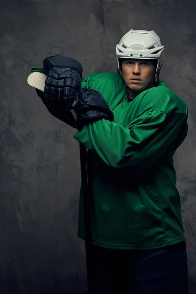 Hockey Player Wearing Green Protective Gear White Helmet Standing Hockey — Stock Photo, Image