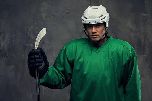 Hockey Player Wearing Green Protective Gear White Helmet Standing Hockey — Stock Photo, Image