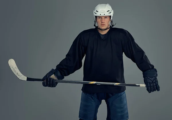 Hockey Player Wearing Black Protective Gear White Helmet Holds Hockey — Stock Photo, Image