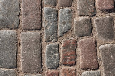 Arnavut kaldırımlı bir patika yakın çekim görüntüsü. Arnavut kaldırımlı kaldırım.