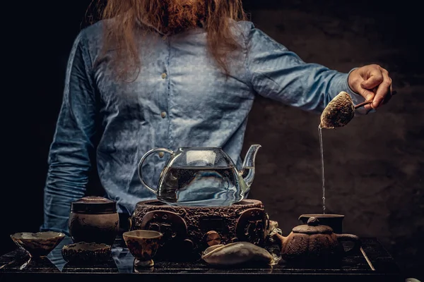 Cropped Image Bearded Redhead Male Blue Shirt Preparing Tea Using — Stock Photo, Image