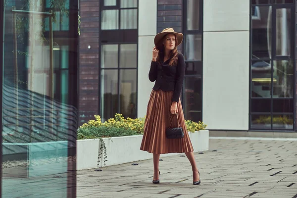 Fashion Elegant Woman Wearing Black Jacket Brown Hat Skirt Handbag — Stock Photo, Image