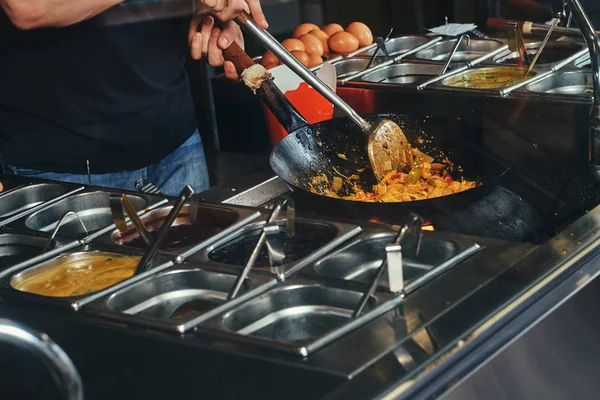 Fry ve sebzeler ile baharat 