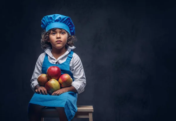 Retrato Niño Lindo Con Pelo Rizado Marrón Vestido Con Uniforme —  Fotos de Stock