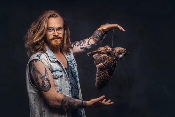 Retrato Homem Hipster Ruiva Tatuado Com Cabelo Longo Luxuoso Barba — Fotografia de Stock