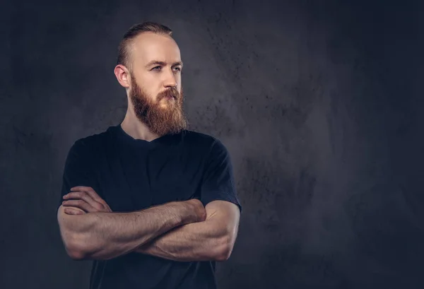 Portrait Redhead Bearded Man Dressed Black Shirt Standing Crossed Arms — Stock Photo, Image