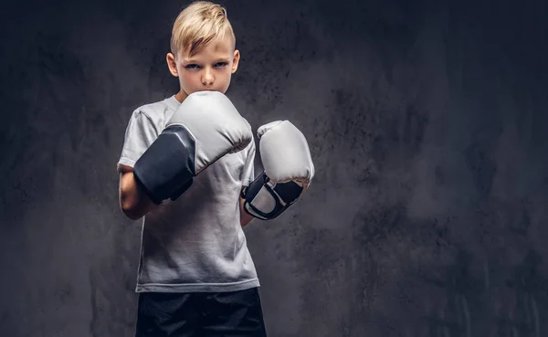 Bel Ragazzo Pugile Con Capelli Biondi Vestito Con Una Shirt — Foto Stock