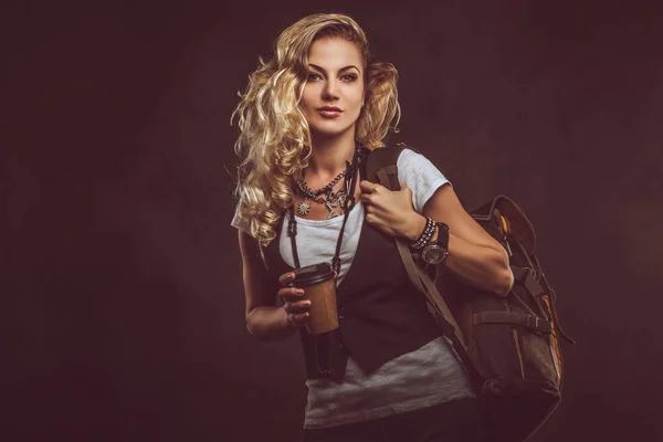 Menina Turística Bonita Vestida Com Uma Camiseta Branca Colete Usa — Fotografia de Stock