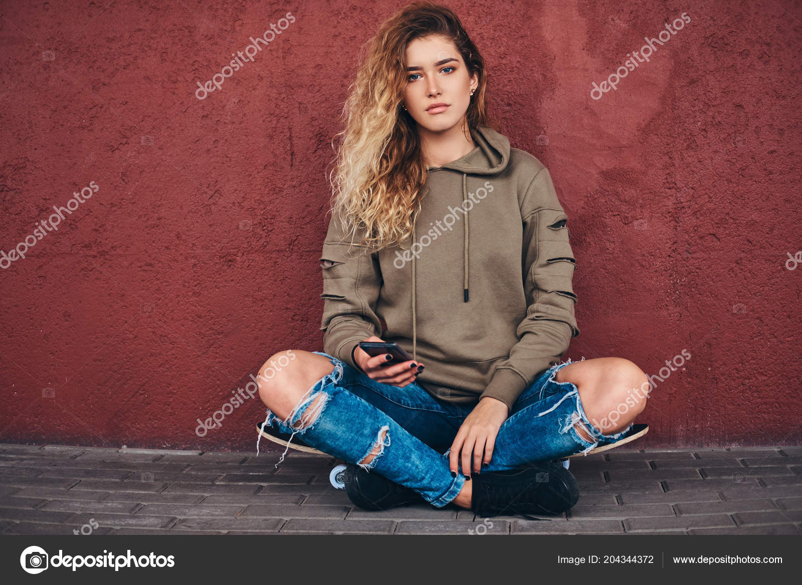 Hoodie with cheap ripped jeans
