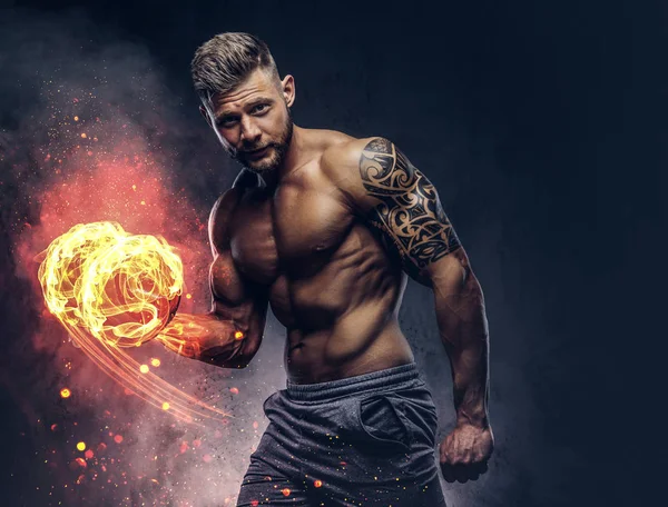 Bodybuilder Élégant Puissant Avec Tatouage Sur Bras Faire Les Exercices — Photo