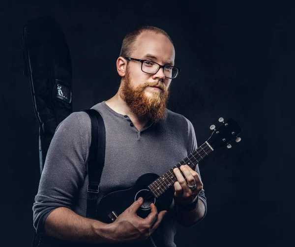 Musicien Barbu Rousse Portant Des Lunettes Habillé Shirt Gris Jouant — Photo