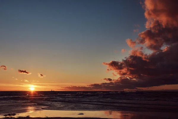 Pôr Sol Bonito Romântico Sobre Mar Pôr Sol Uma Praia — Fotografia de Stock