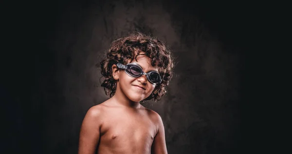 Divertido Niño Sin Camisa Con Gafas Natación Estudio Aislado Sobre —  Fotos de Stock