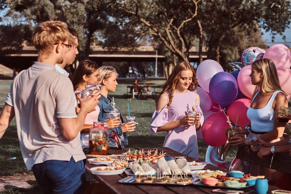 Group of happy friends having fun together celebrating a birthday at the outdoor park. — Stock Photo, Image