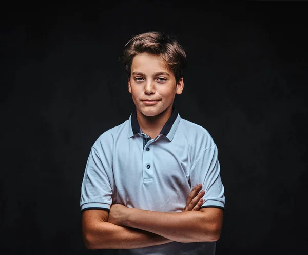 Porträtt Tonåring Klädd Vit Shirt Stående Med Korsade Armar Isolerad — Stockfoto