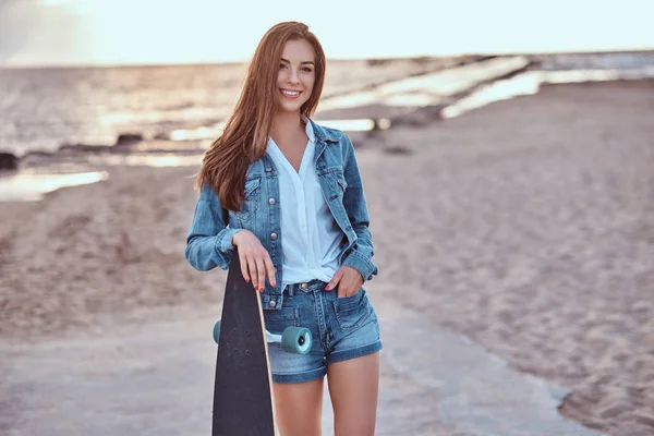 Beautiful Happy Girl Dressed Denim Shorts Jacket Posing Skateboard Beach — Stock Photo, Image