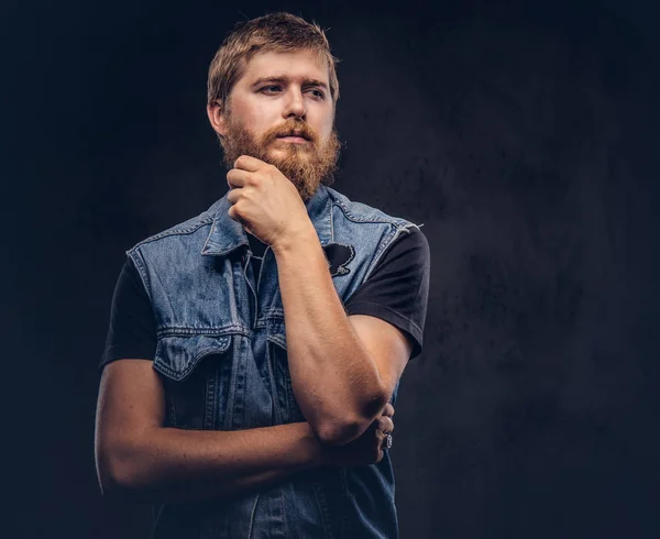 Portret Van Een Peinzende Hipster Man Gekleed Jeans Jasje Poseren — Stockfoto