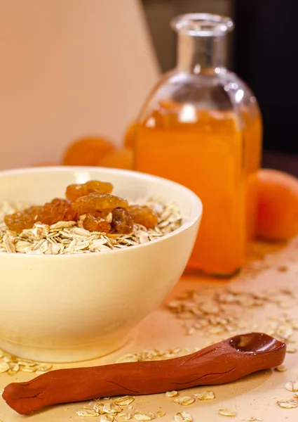 Healthy Breakfast White Plate Oatmeal Dried Apricots Glass Apricot Juice — Stock Photo, Image