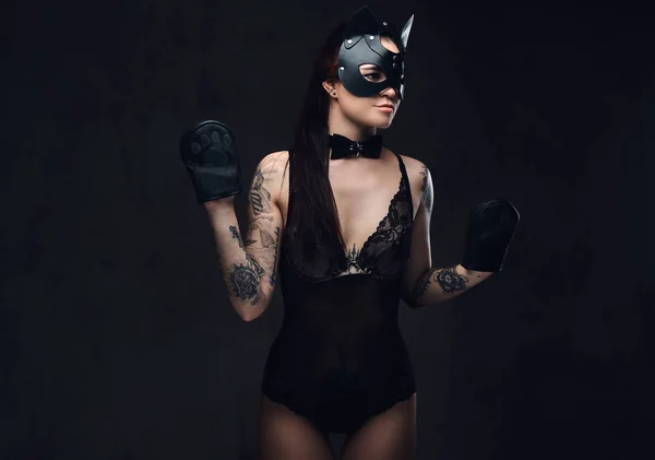 Heiße Brünette Herrin Mädchen Trägt Schwarze Dessous Bdsm Katzenledermaske Und — Stockfoto