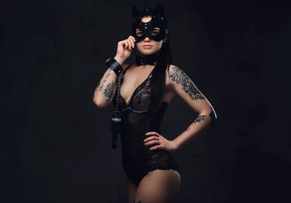 Vackra Brunett Kvinna Som Bär Sexiga Svarta Underkläder Bdsm Katt — Stockfoto