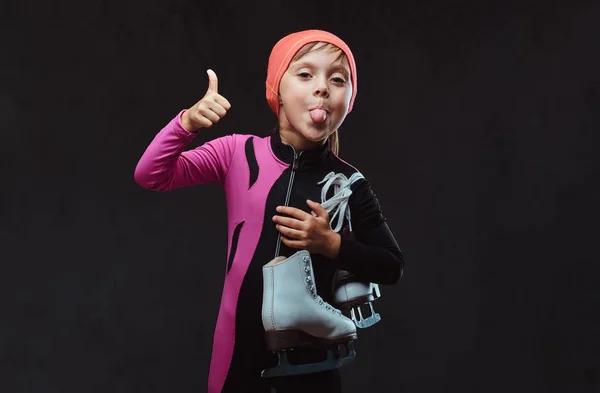 Speels Meisje Gekleed Sportkleding Houdt Ijs Rolschaatsen Toont Het Getrokken — Stockfoto