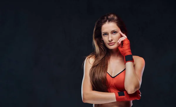 Boxeador Femenino Morena Hermosa Pensativa Sujetador Deportivo Con Las Manos — Foto de Stock