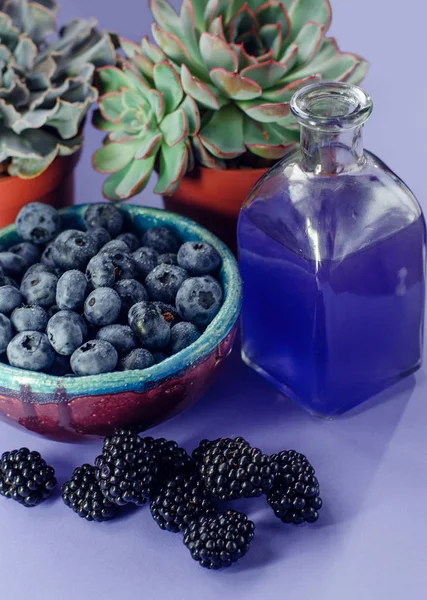 Fresh Berries Blueberries Plate Flowers Blackberries Glass Juice Raspberries Blue — Stock Photo, Image