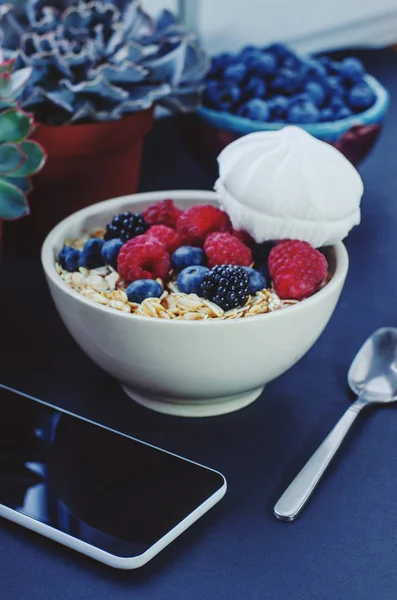Healthy Breakfast White Plate Oatmeal Strewn Different Berries Blue Background — Stock Photo, Image