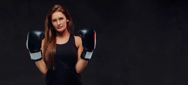 Retrato Una Mujer Deportiva Vestida Con Ropa Deportiva Con Guantes — Foto de Stock