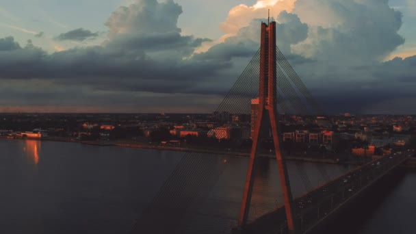 Vista Aérea Ponte Cabo Aço Europiana Sobre Rio Pôr Sol — Vídeo de Stock