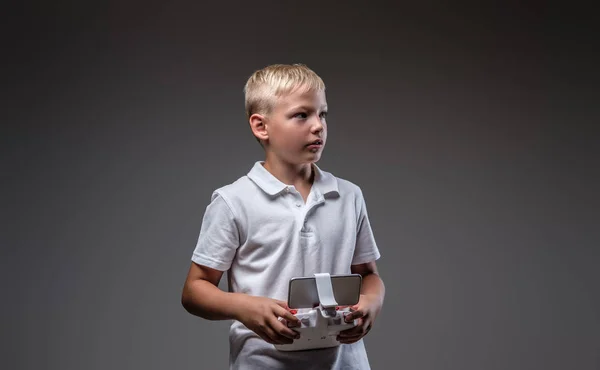 Boxer Beau Petit Garçon Aux Cheveux Blonds Habillé Shirt Blanc — Photo