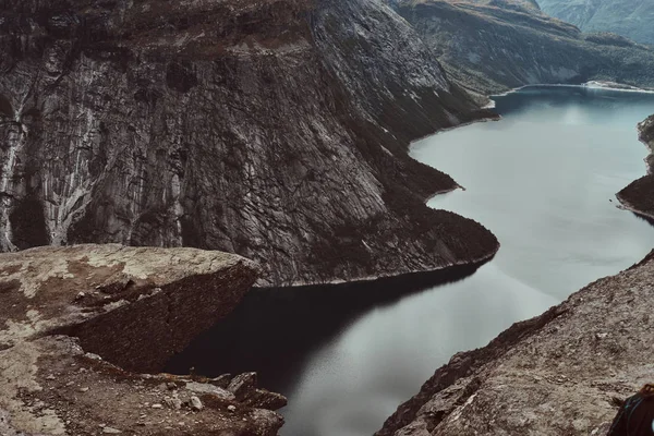 Increíble vista de un hermoso fiordo noruego . — Foto de Stock