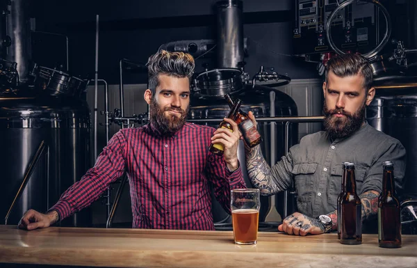 depositphotos_219151736-stock-photo-two-stylish-bearded-hipsters-friends.jpg