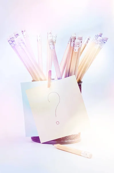 Group of pencils in a black basket with note paper, isolated on a white background. — Stock Photo, Image