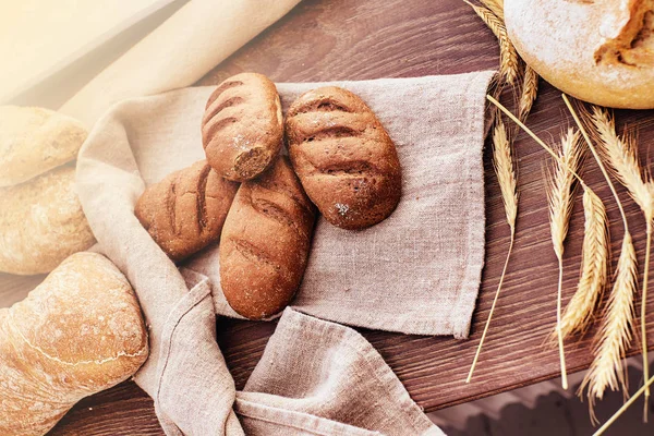 Foto close-up de produtos de pão recém-assados . — Fotografia de Stock