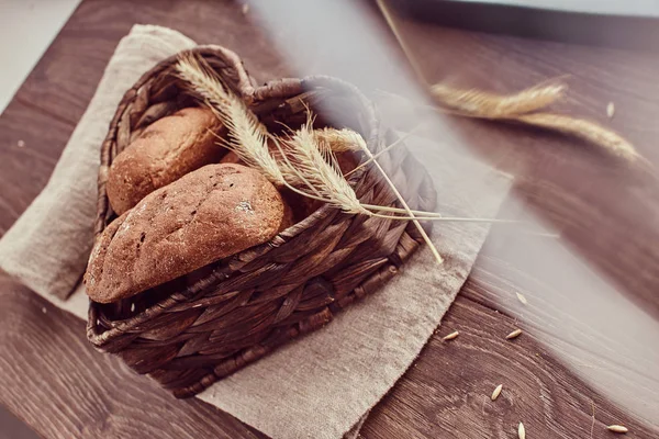 Hot freshly buns in a heart-shaped basket. — Stock Photo, Image